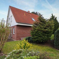 Freistehendes Einfamilienhaus mit großem Garten in Berlin Pankow (Französisch Buchholz)