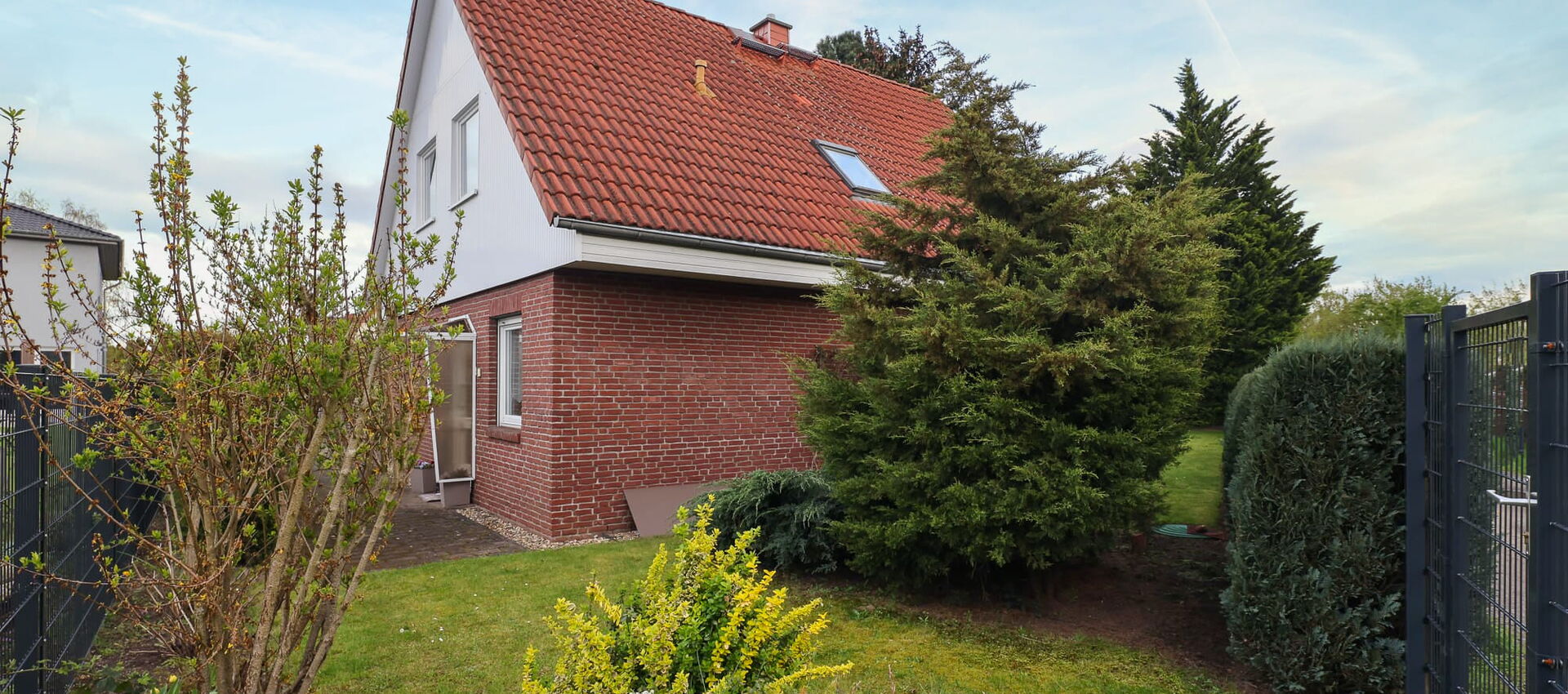 Freistehendes Einfamilienhaus mit großem Garten in Berlin Pankow (Französisch Buchholz)