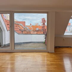 Schlafbereich mit Blick auf die Dachterrasse