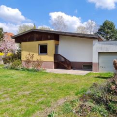 Einfamilienhaus mit Garten und Garage