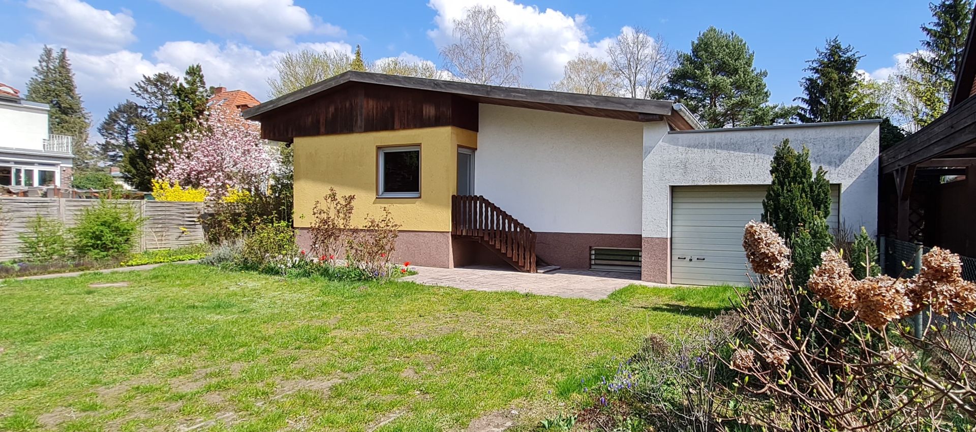 Einfamilienhaus im Bungalowstil mit großem Grundstück in Berlin Reinickendorf