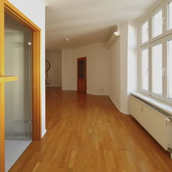 Heller und offener Wohn- und Essbereich der 2-Zimmer-Wohnung