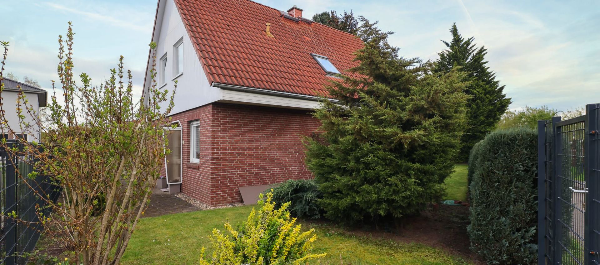 Freistehendes Einfamilienhaus mit großem Garten in Berlin Pankow (Französisch Buchholz)