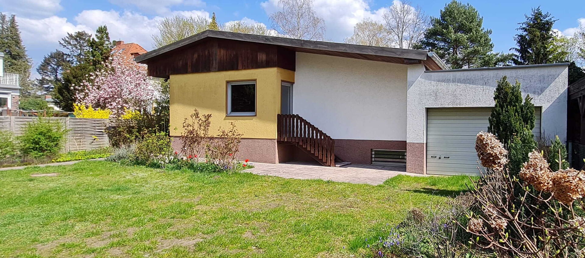 Freistehendes Einfamilienhaus mit großem Grundstück in Berlin Tegel (Reinickendorf)