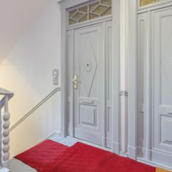 Hausflur mit Zugang zur 3-Zimmer-Wohnung in Berlin - Friedenau